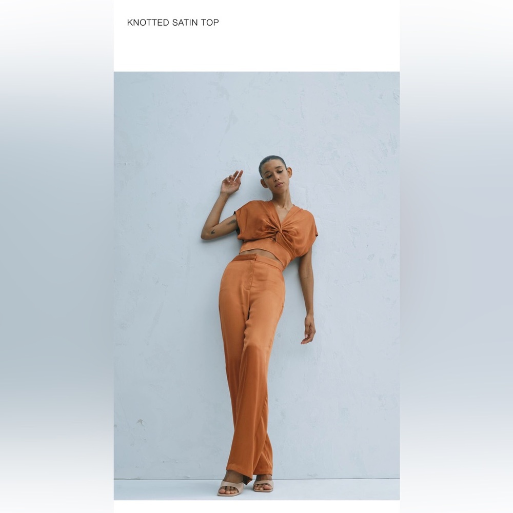 New Zara 2 piece co ord set. Knotted top with wide flory pants in Caramel.
